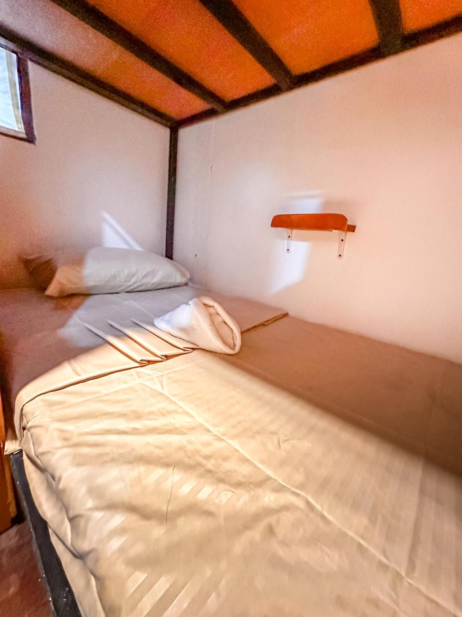 Hangout'S Hostel Эль-Нидо Экстерьер фото